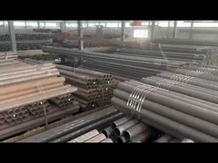 การบรรทุกท่อในโกดัง