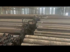 โกดังท่อที่เรียบร้อยพร้อมที่จะขนส่ง